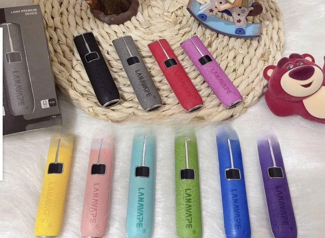 LANA 皮革主機形象展示-結合高品質皮革與鋅合金中框設計