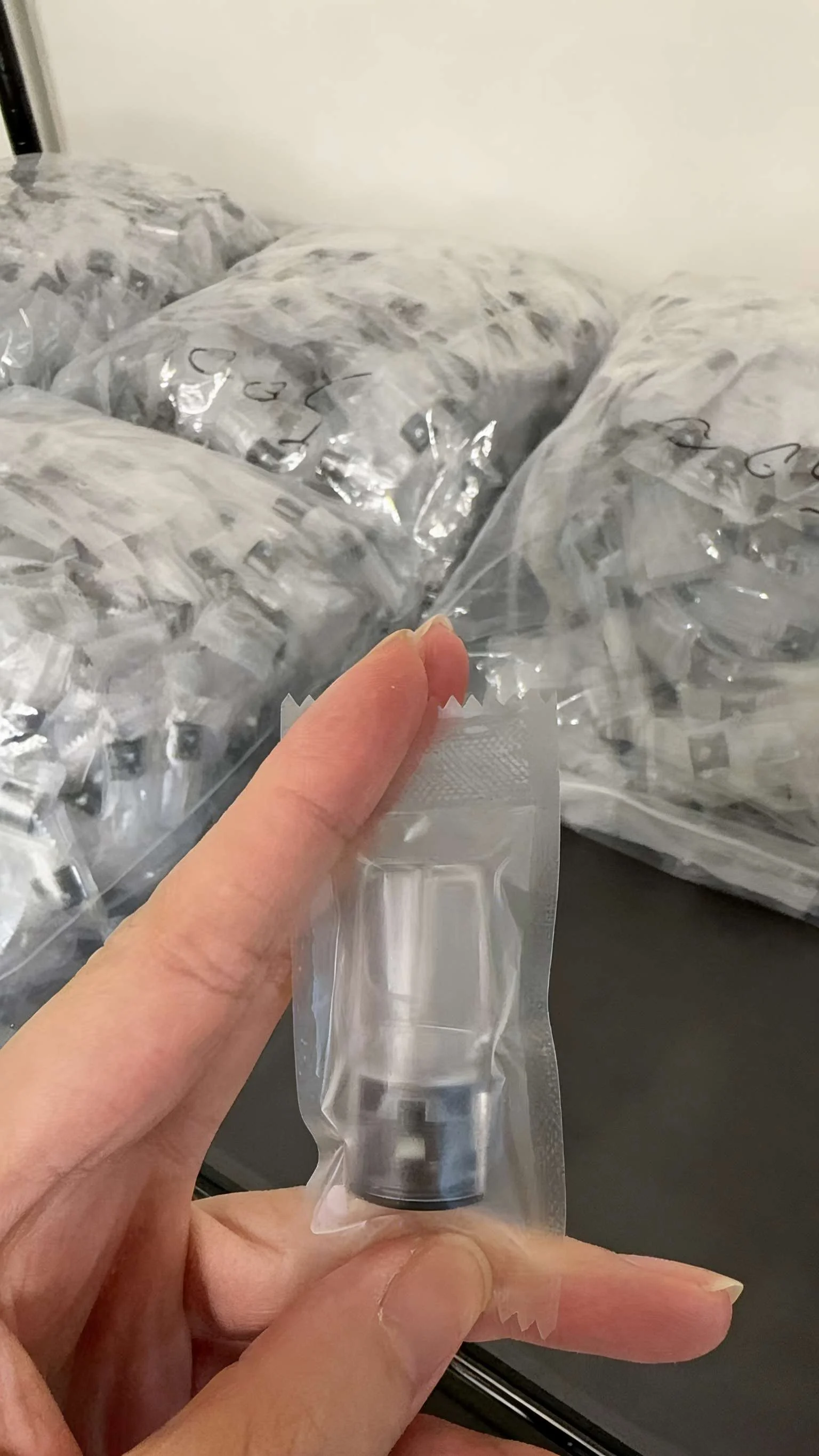 LANA 空煙彈側邊注油孔細節與專利防漏矽膠結構